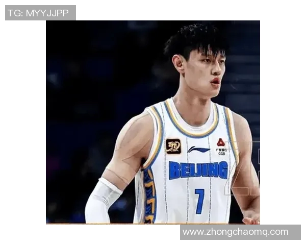 曾凡博未能上场引发热议教练与队友各有隐忧与考量