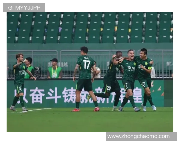 国安足协杯冠军献给已逝球迷杨雪金色座椅与奖杯共同见证感动时刻 国安足协杯冠军献给已逝球迷杨雪金色座椅与奖杯共同见证感动时刻