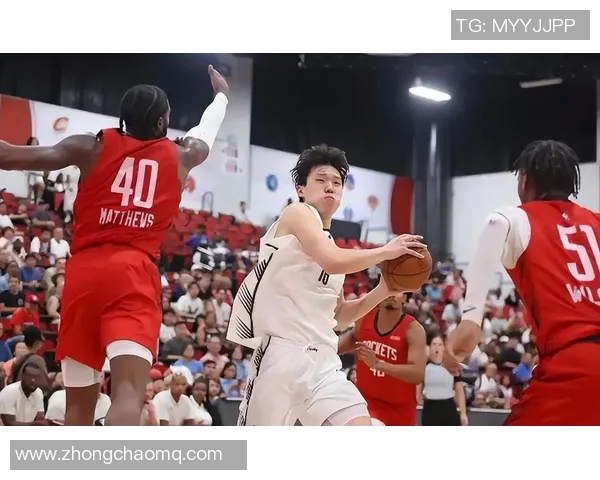 苏群分析曾凡博与杨瀚森的训练环境差异及其对成长的影响